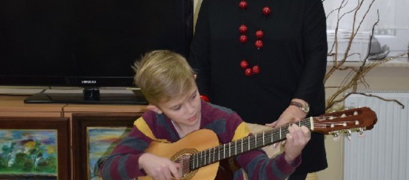 Książka z gitarą