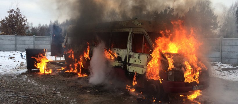 Płonący bus w Feliksowie 