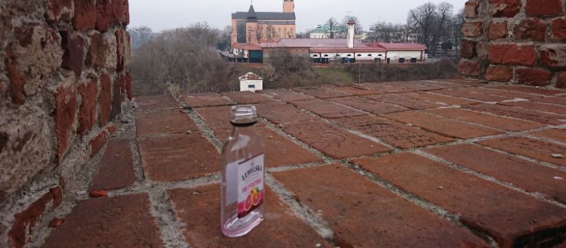 Zamkowe wzgórze - miejsce na imprezę i dewastację 