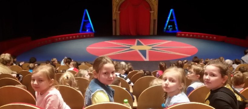 Wyjazd klas 0-III do Teatru Dramatycznego w Płocku na spektakl "Pchła Szachrajka" 