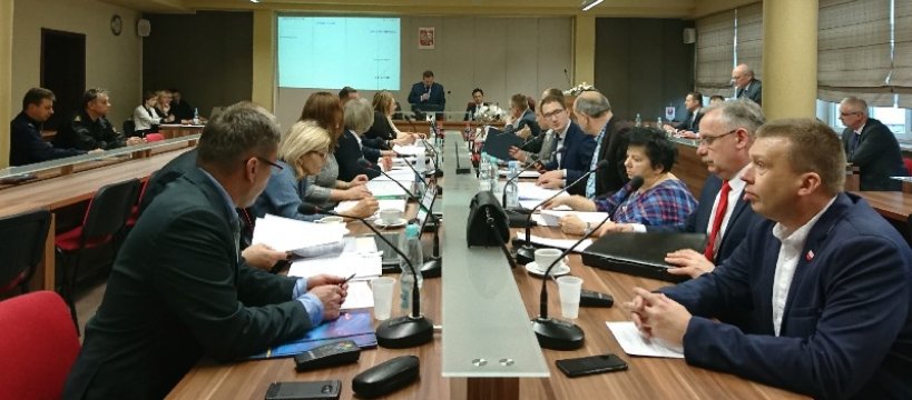 Zakaz ograniczania swobody radnego w wykonywaniu jego mandatu - ustawa o samorządzie gminnym