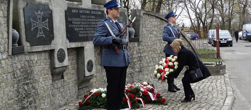 Oddano hołd zamordowanym funkcjonariuszom Policji Państwowej 