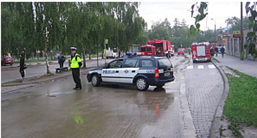 Podziękowania dla policjantów za odwagę w obliczu powodzi