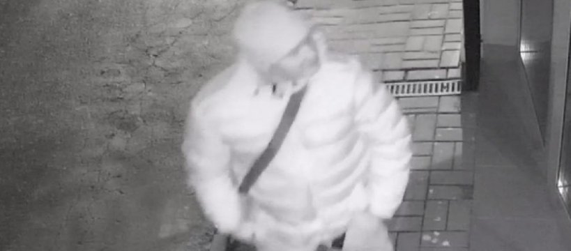 Poszukiwany sprawca włamania na ul. Batorego