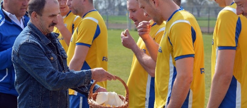 Futbol z jajeczkiem w tle