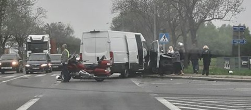 Wypadek na DK 92 - dwa śmigłowce ratunkowe na miejscu, droga zablokowana 
