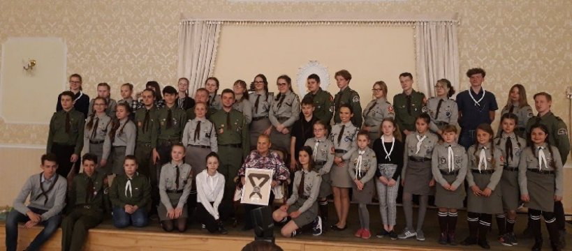 Relacja ze spotkania z Elżbietą Dzikowską i nadania Drużynie ,,Echo" imienia Tony'ego Halika