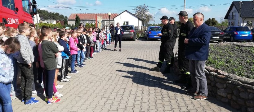 W szkole, w domu, na ulicy niech bezpieczeństwo Ci towarzyszy 