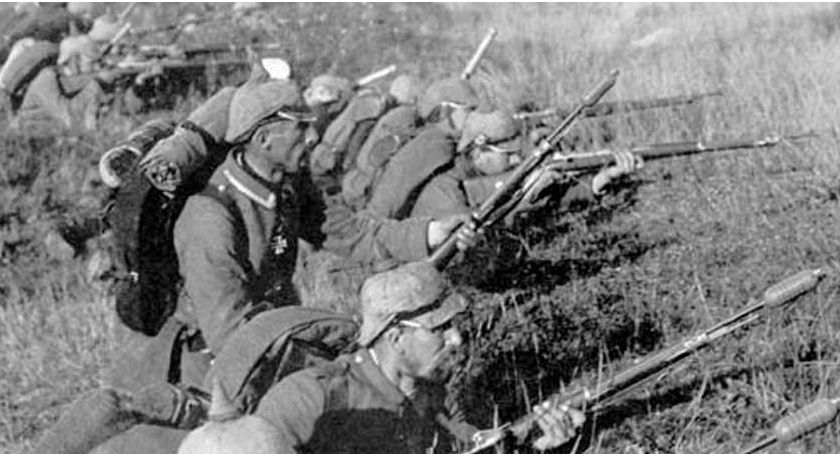 Letnie wycieczki historyczne z Muzeum Ziemi Sochaczewskiej i Pola Bitwy nad Bzurą w Sochaczewie.