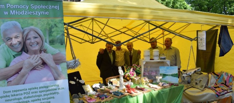 ‘’PIKNIK W GAWŁOWSKIM PAŁACU ‘’