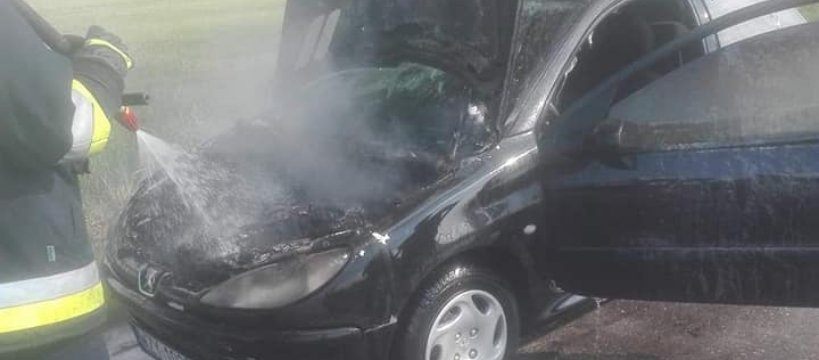 Pożar samochodu w miejscowości Henryków