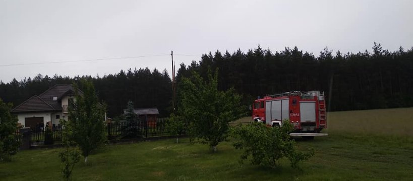 Piorun uderzył w słup energetyczny- prądu nie będzie minimum do jutra rana