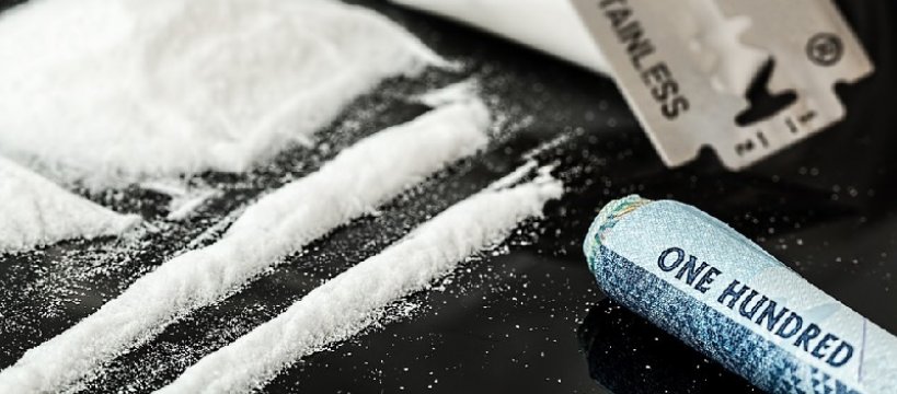 Pod wpływem amfetaminy spowodował kolizję i groził policjantom nożem 