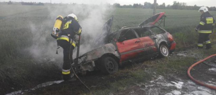 Jak nie urok, to... szlaban- pożar auta w Szymanowie 