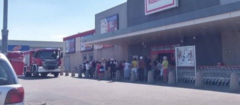 Ewakuacja w markecie w centrum miasta 