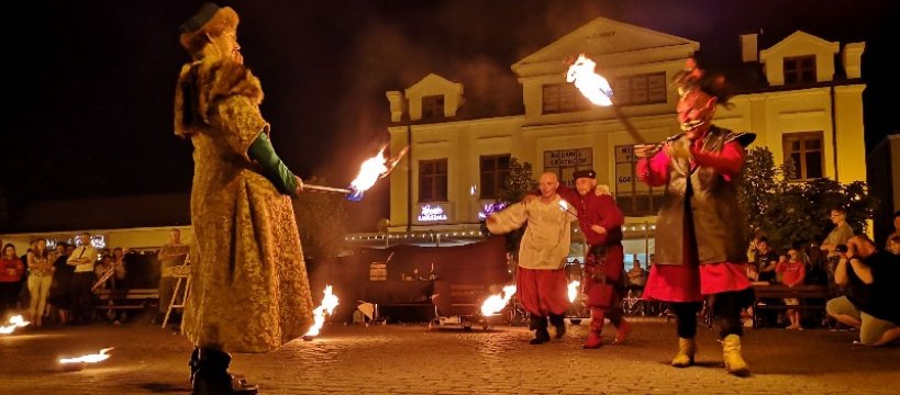 Teatr ognia - piątkowa atrakcja Dni Sochaczewa 2019 [VIDEO]