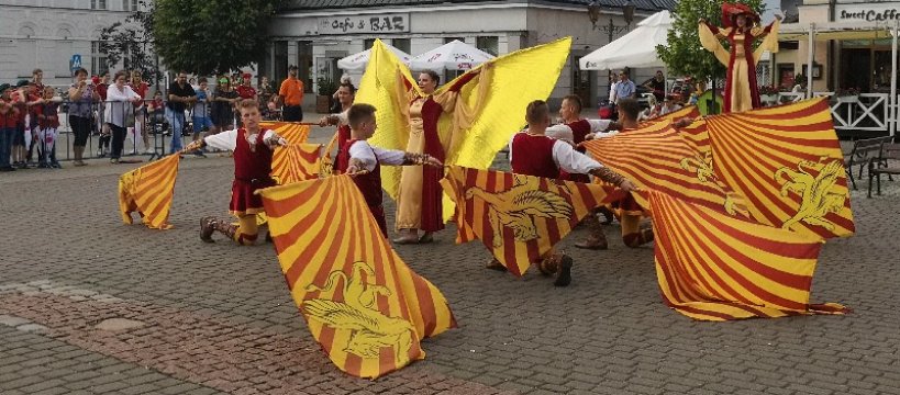 Dni Sochaczewa 2019 - festiwal chorągwi i pochód ulicami miasta [FOTO]