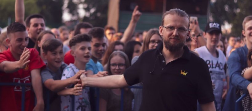 Kękę - tłumy na koncercie rapera