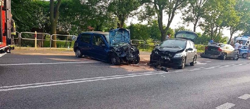 Zdarzenie drogowe z udziałem trzech samochodów w Kożuszkach-Parcel