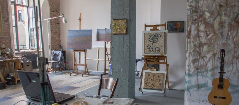 Wakacyjna wystawa malarstwa w pracowni APA LOFT 19 otwarta. 