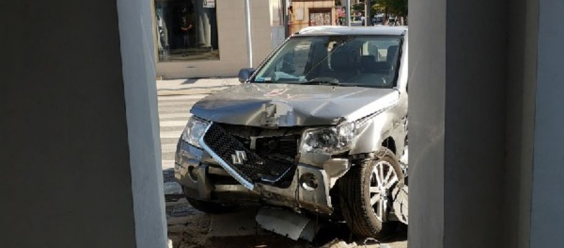 Wypadek na skrzyżowaniu ul. Warszawskiej i ul. 1 - go Maja. 
