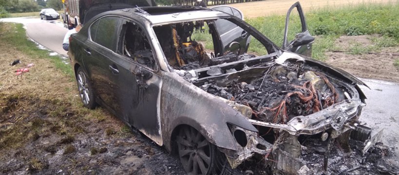 Pożar Lexusa w Mokasie