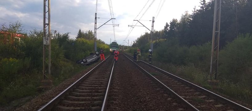 Dachowanie samochodu na torach w miejscowości Kornelin 