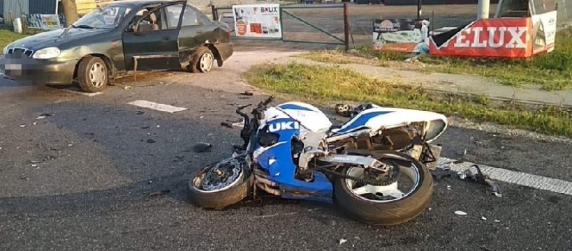 Poważny wypadek z udziałem motocykla 