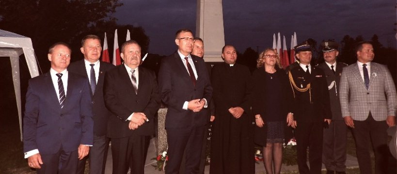 Uroczyste poświęcenie pomnika upamiętniającego ofiary II  Wojny Światowej