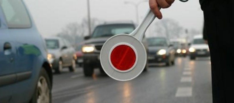 Mieli przy sobie narkotyki, a ich pojazd nie posiadał badań technicznych 