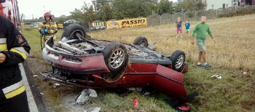 Dachowanie na 37 km DW 577 w miejscowości Giżyczki. 