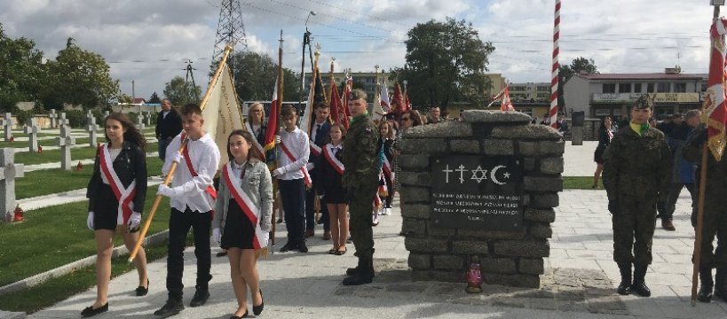 Uroczystości na cmentarzu wojskowym w Sochaczewie