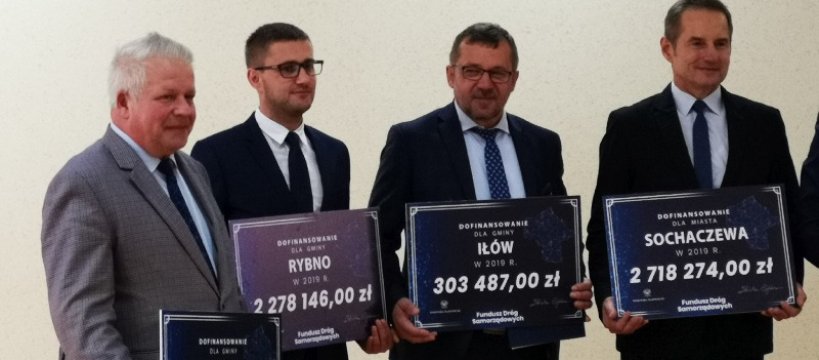 Fundusz Dróg Samorządowych – czeki trafiły do beneficjentów 