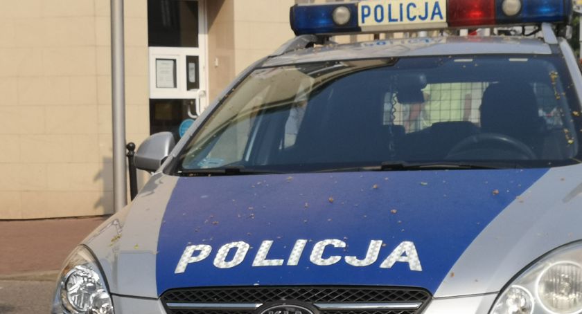 Nie spodziewał się policjantów, więc zostawił narkotyki na biurku
