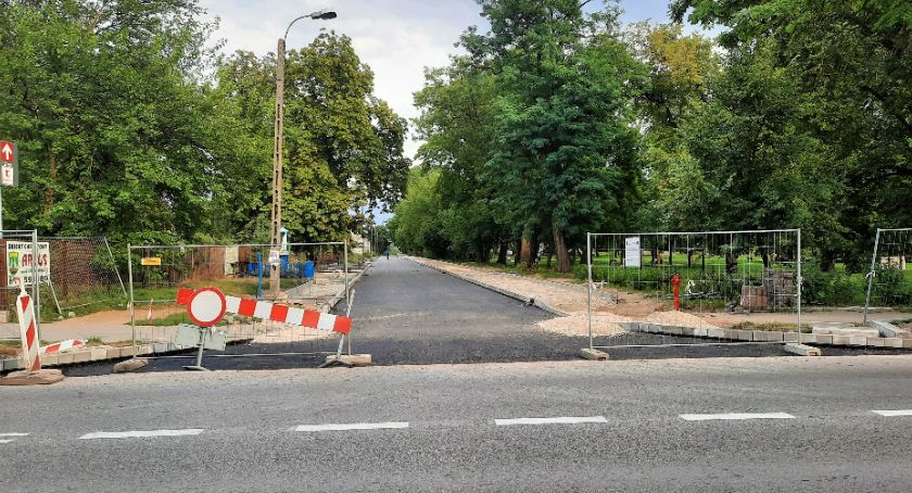 Na ul. Głowackiego pojawił się już asfalt