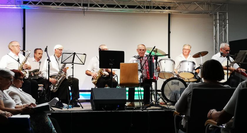 Dworzec To.Kultura Teresin - zaśpiewali podczas Muzycznego Podwieczorku Seniora [FOTO WIDEO]