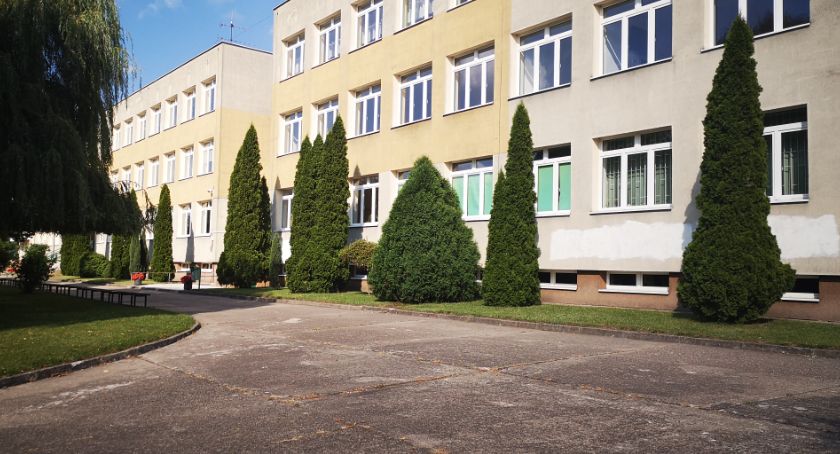 Wytyczne inne w każdej szkole - będzie bez telefonów i z monitoringiem 