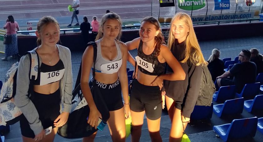 Toruński start sztafety U14.