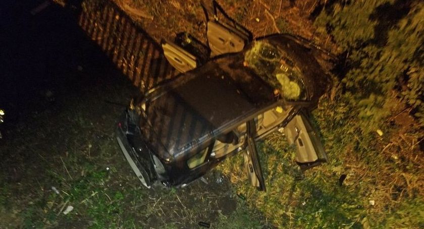 Most w Chodakowie - pojazd spadł na skarpę [foto]