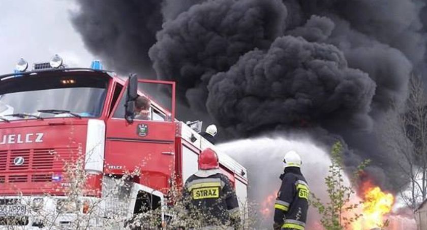 Pożar w Famułkach Brochowskich - na miejscu 5 jednostek straży pożarnej 