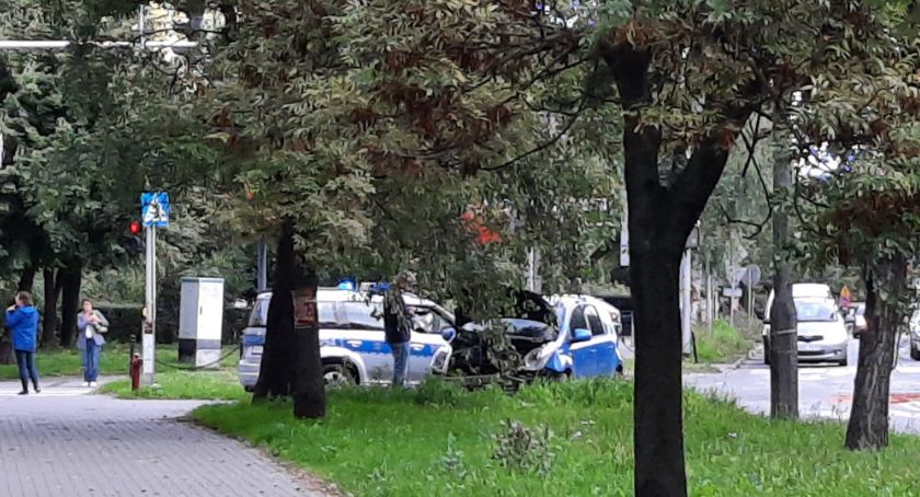 Zderzenie aut na skrzyżowaniu w centrum miasta 