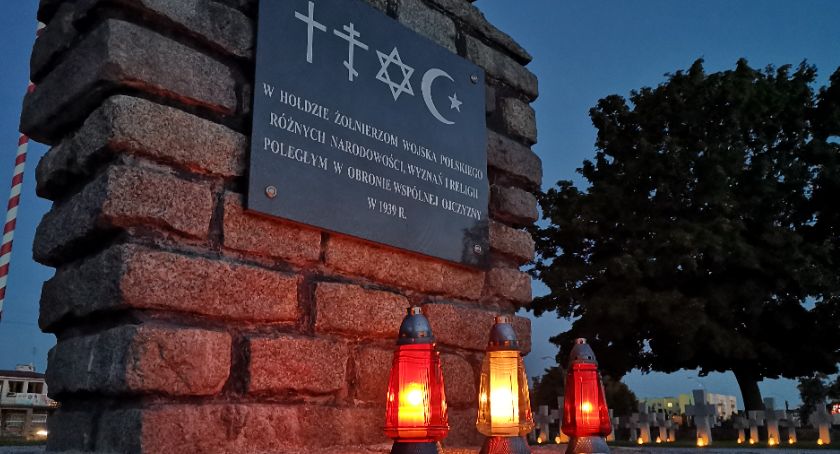 Znicze pamięci zapłonęły na sochaczewskich nekropoliach 
