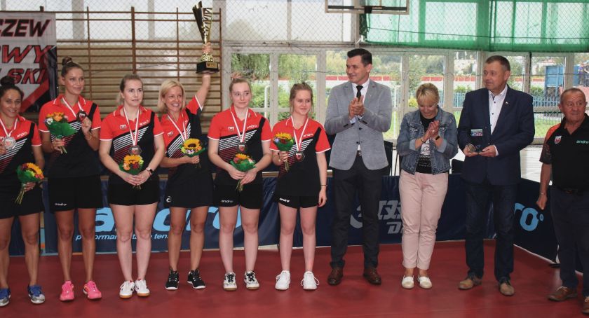 Dostały medale czyli … trzeci raz 3:0