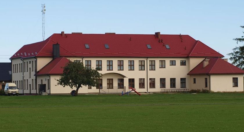 Gmina Iłów - koronawirus u jednego z uczniów ze szkoły w Brzozowie Starym 