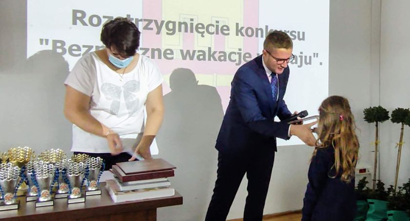 Gmina Rybno - laureatki konkursu fotograficznego nagrodzone podczas uroczystej sesji 