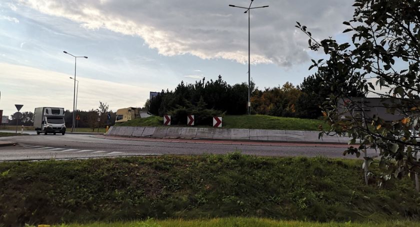 Kierowca autobusu przejechał rondo pod prąd 