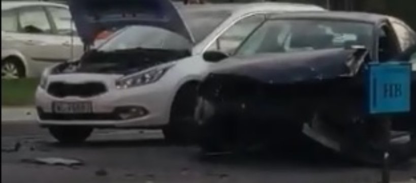 Stłuczka w Boryszewie - trzy auta uszkodzone, są poszkodowani [video]