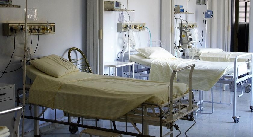 Szpitale alarmują - brak miejsc na oddziałach covidowych 