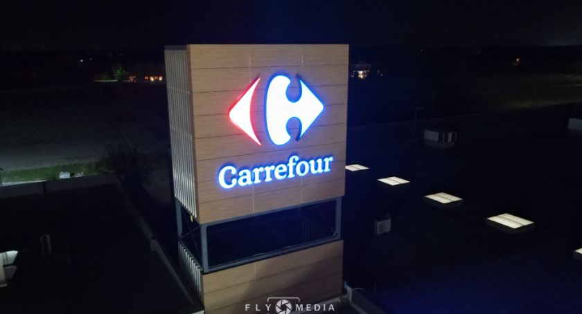 Carrefour Sochaczew - interwencja dotycząca egzekwowania obowiązku noszenia maseczek i odpowiedź sklepu