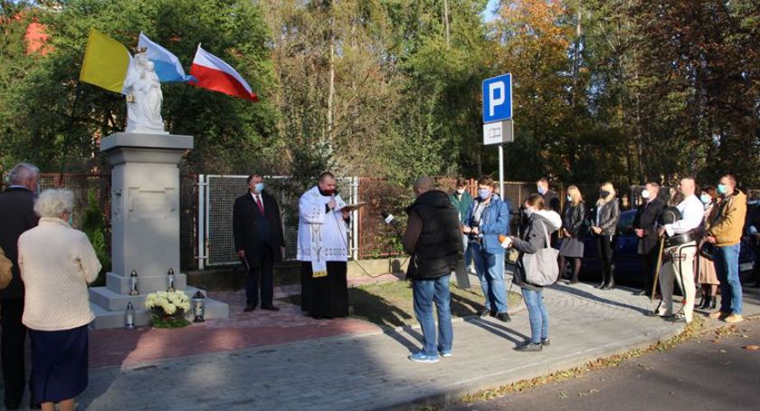 Kapliczka przy Głowackiego – przedstawiciele władz uczestniczyli w uroczystym poświęceniu